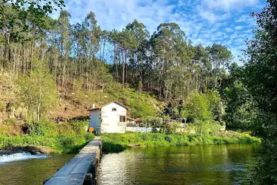 Image de Cottage et de la rivière, près de la plage, définies dans le tourisme du Nord du Portugal. . .