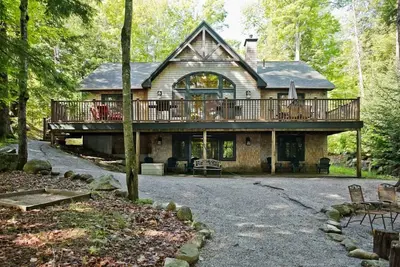 Image de AOÛT 2019 DISPONIBILITÉ: maison spacieuse au bord du lac, idéale pour les grandes familles