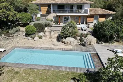Image de Sainte Lucie De Porto Vecchio, Piscine Chaufee, Vue Mer, Plage Du Cabanon Bleu,