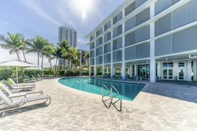 Image de 2 Chambre \/ 2 salles de bain Designer moderne Condo sur l'océan dans le prestigieux Miami Beach