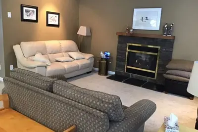 Image de Fabulous Four Bedroom Home - Ski in / ski out - 3 minutes à pieds à plat sur le Village
