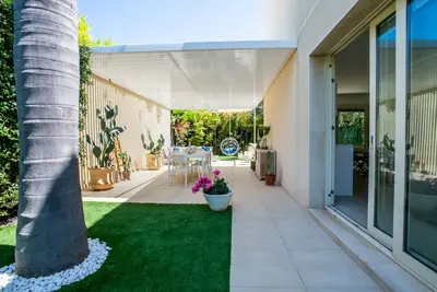 Image de Maison avec jardin près de la mer