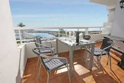 Image de Bel appartement avec vue sur la mer, Wifi, clima, Proche du port de plaisance et des restaurants