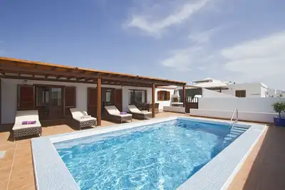 Image de Belle maison privée avec piscine chauffée près de la mer