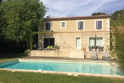 Image de Paradou maison calme avec piscine et jardin à côté des Baux de Provence