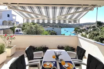 Image de Bel appartement avec vue sur la mer et une grande terrasse