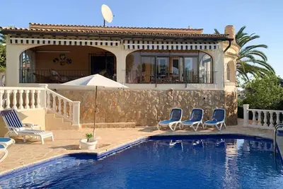 Image de Luxe Trois Chambres Villa Individuelle - Piscine privée & Barbecue Terrasse