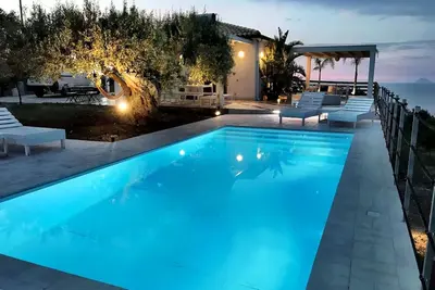 Image de Fantastique villa en bord de mer, dans les montagnes, avec piscine privée, près de Cefalu '