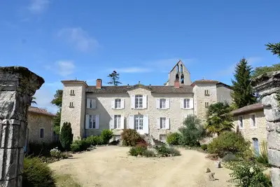 Image de Grande Maison de caractère au cœur de l’Aquitaine, grande Piscine, Parc.