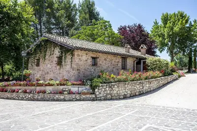 Image de Appartement Fiordaliso dans une ferme avec jardin et piscine