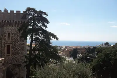 Image de 4 pièces, rez de jardin, parc, vue mer, proche plage et centre ville