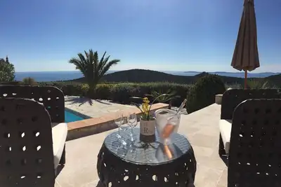 Image de Maison Provençale vue mer, îles, collines à180°, piscine privée, calme et repos