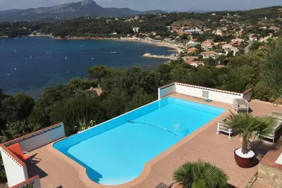 Image de Vue à 180 degrés sur la mer. Appartement dans une villa de style.