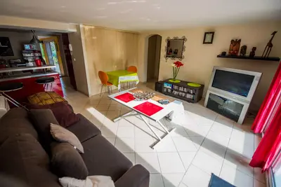 Image de appartement coquet, calme dans propriété au pied du luberon (70 m2) + piscine
