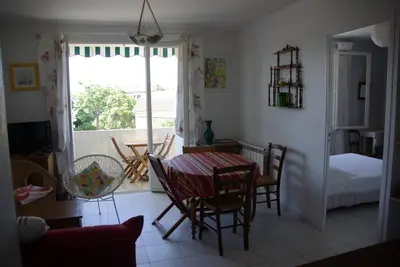 Image de Agreable T3 Traversant Avec Balcon - Tres Lumineux Dans Petite Residence Calme