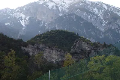 Image de escapade entre mer et montagne.