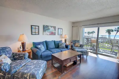 Image de 2br / 2ba - Golfe avant avec une vue magnifique sur le golfe et la piscine