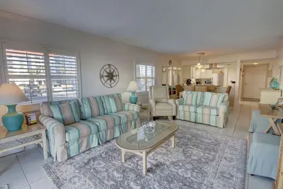 Image de 2br / 2ba - rendre directement à la piscine et de la plage!