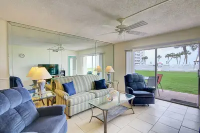 Image de 2br / 2ba - rendre directement à la piscine et de la plage!