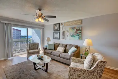 Image de 2br / 1ba - Juste rénové avec vue magnifique sur le golfe!