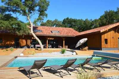 Image de Villa design 14+, classée 4 étoiles : piscine-spa-pétanque-océan-forêt-plage