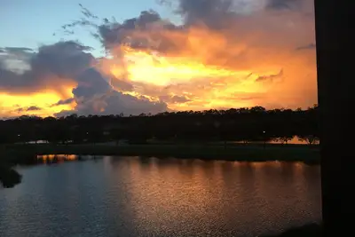 Image de Le paradis vous attend dans ce magnifique condo au bord de l'eau 3br