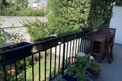 Image de Belle petite maison avec terrasse et jardin Ă seulement 15 minutes de Paris