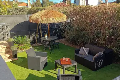 Image de appartement standing a 300 m de la plage et parking  privé gratuit et wifi