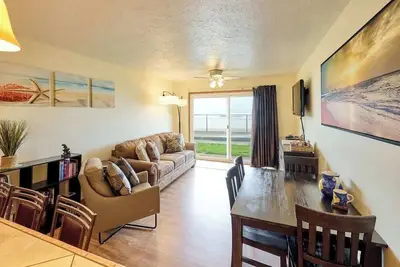 Image de «Vagues de nos vies» - Condo Oceanfront qui se sent comme ���� la maison! Piscine, sauna, etc.