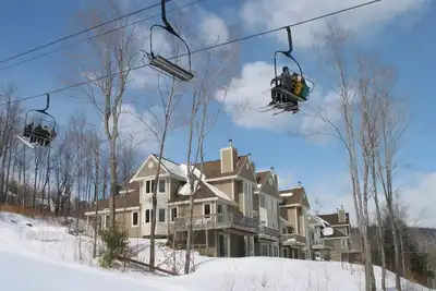 Image de Appartement dans le quartier de ski de Locke Mountain avec piscine \/ spa