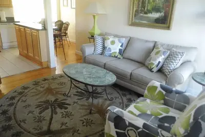 Image de 1 Br 1 Bath, moins d'un pâté de maisons de la plage!