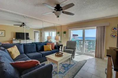 Image de 2br / 2ba - Golfe avant avec une vue magnifique sur le golfe et la piscine