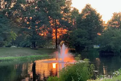 Image de Mise à jour de la beauté au bord du lac avec piscine!