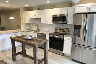 Image de Bay to Beach Condo avec une belle vue sur la baie