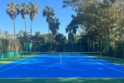 Image de Villa privée dans zone exclusive, avec piscine, tennis et accès direct à la plage