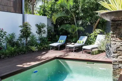 Image de The Hideaway - villa privée, piscine, promenade à la plage et magasins!