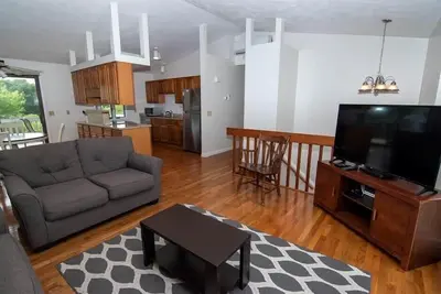 Image de Tarifs spéciaux pour juillet, 5 chambres à coucher, Scarborough Beach House! ! Central A / C!