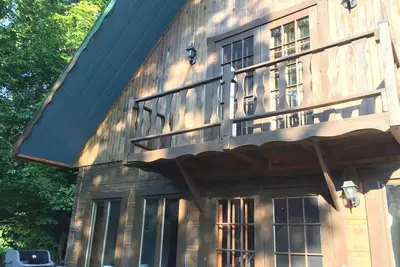 Image de Une maison en rondins au cœur de la nature