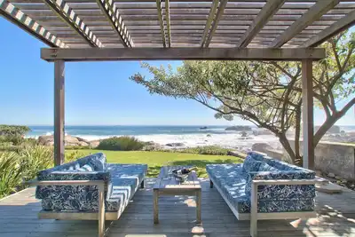 Image de Maison de plage sur l'océan Atlantique pour profiter de vagues qui se fracassent dans un confort luxueux.
