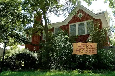 Image de Sanctuaire dans la ville | Hera House