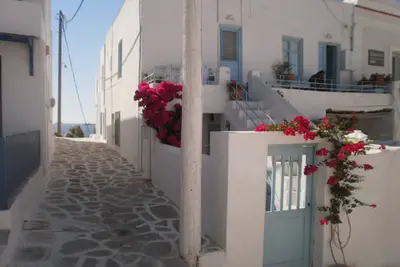 Image de Paros Parikia, Pantarei***:Studio traditionnel dans la vielle ville 29 May 2006