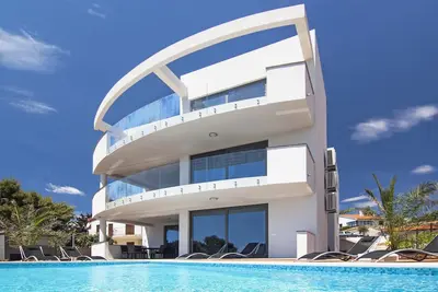 Image de Villa Sunrise Premantura pour 18 personnes ou (12 + 2 personnes, prix sur demande)