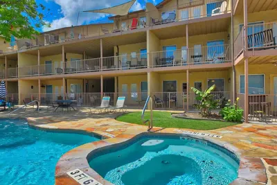 Image de New Braunfels Guadalupe River escapade @ Condos Waterwheel
