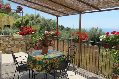 Image de Studio Casa Antonella à la campagne dans Terzorio avec terrasse vue mer.