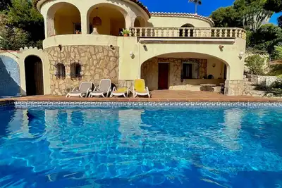 Spacieuse villa pour 6 personnes avec piscine (5x10), vue mer, climatisation et internet