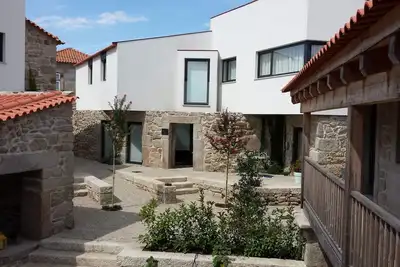 Image de Maison de campagne rurale, restaurée de façon moderne, avec 4 chambres, à côté du fleuve Douro