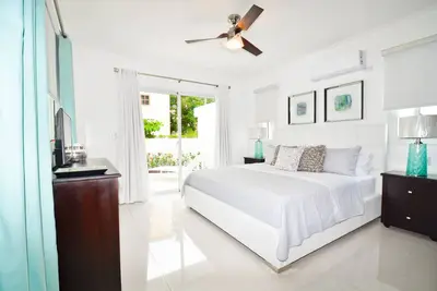 Image de Magnifique nouveau condo dans la communauté Beach-Front de Los Corales!