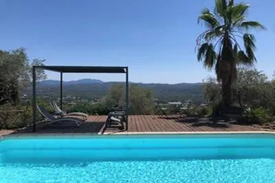 Image de Villa avec piscine, vue superbe, ponton bois, 3 min du village (juillet-aout)