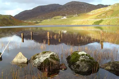 Image de Harris White Cottage Sea & Vues loch du chalet traditionnel moderne