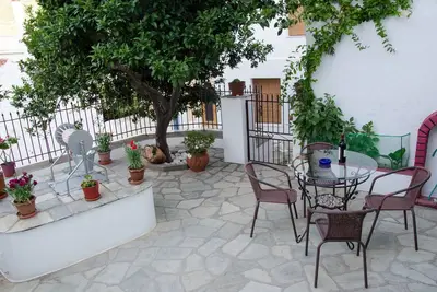Image de Thelgitro, une maison traditionnelle située au cœur de la ville de Skopelos
